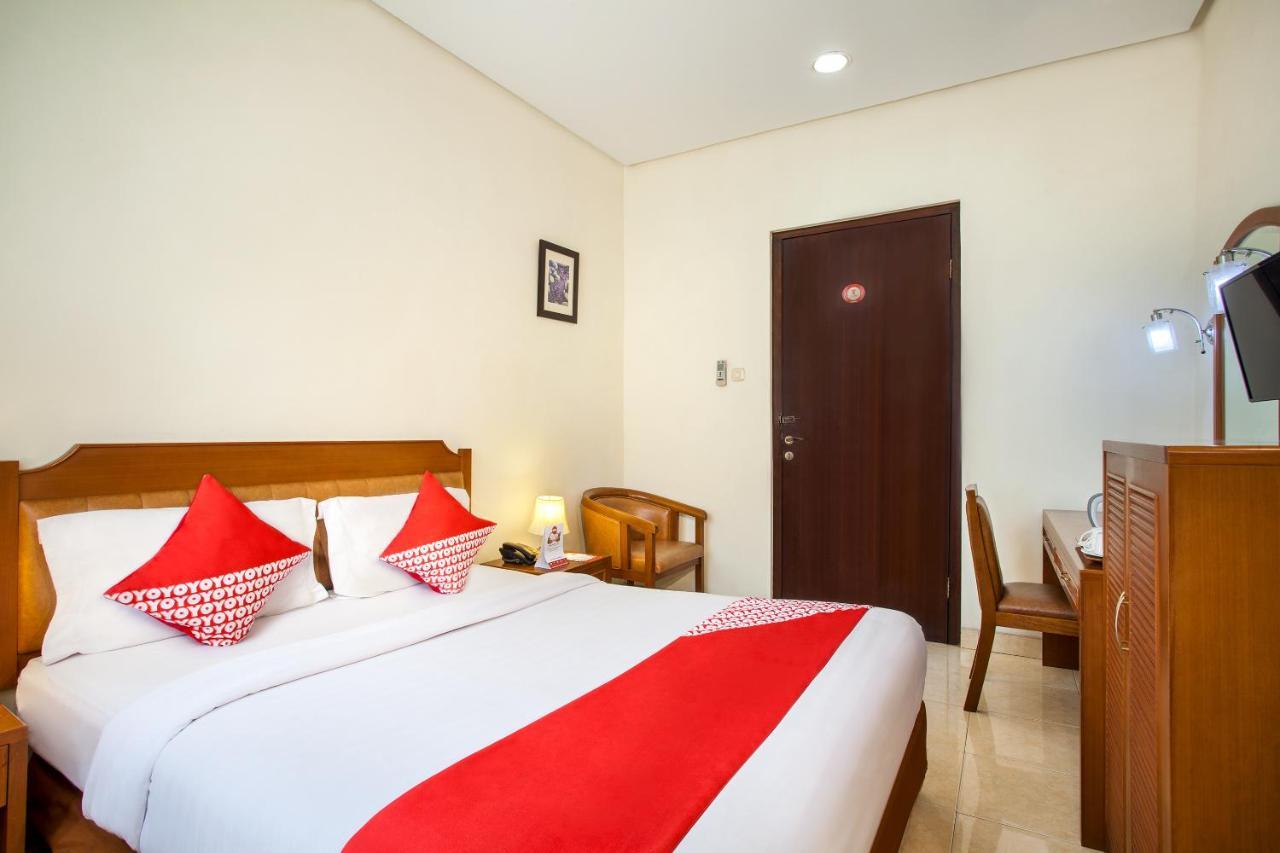 Oyo 108 Hotel Surya Jakarta Exterior photo