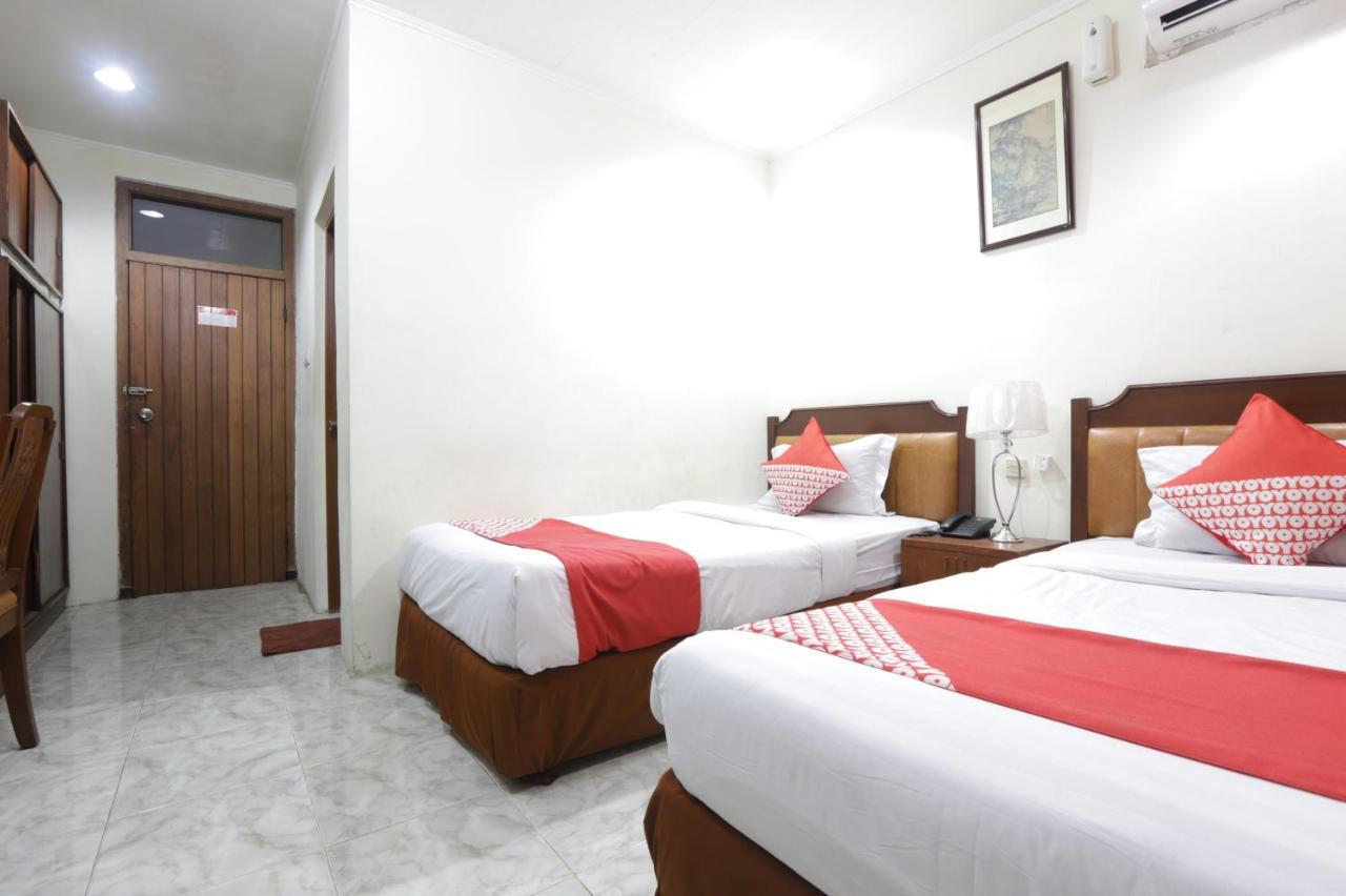 Oyo 108 Hotel Surya Jakarta Exterior photo
