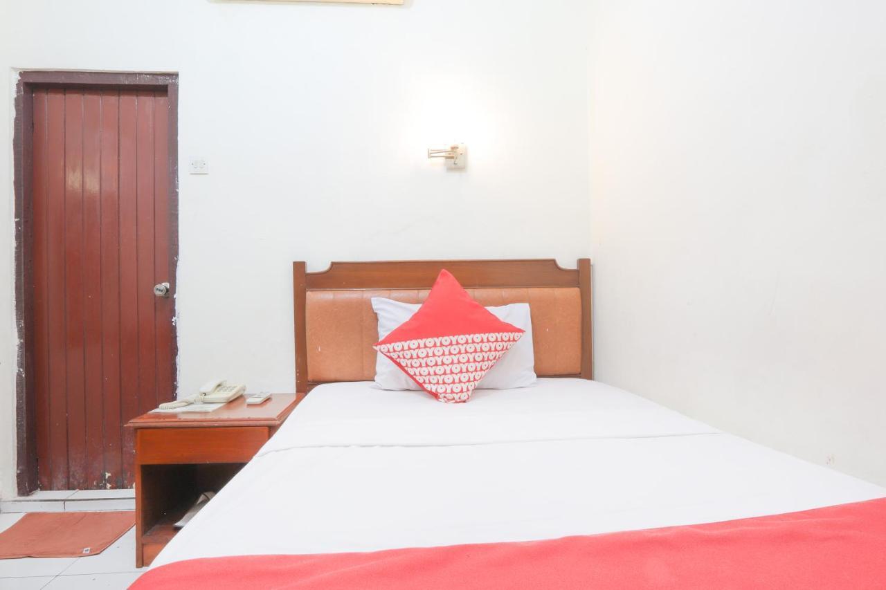 Oyo 108 Hotel Surya Jakarta Exterior photo