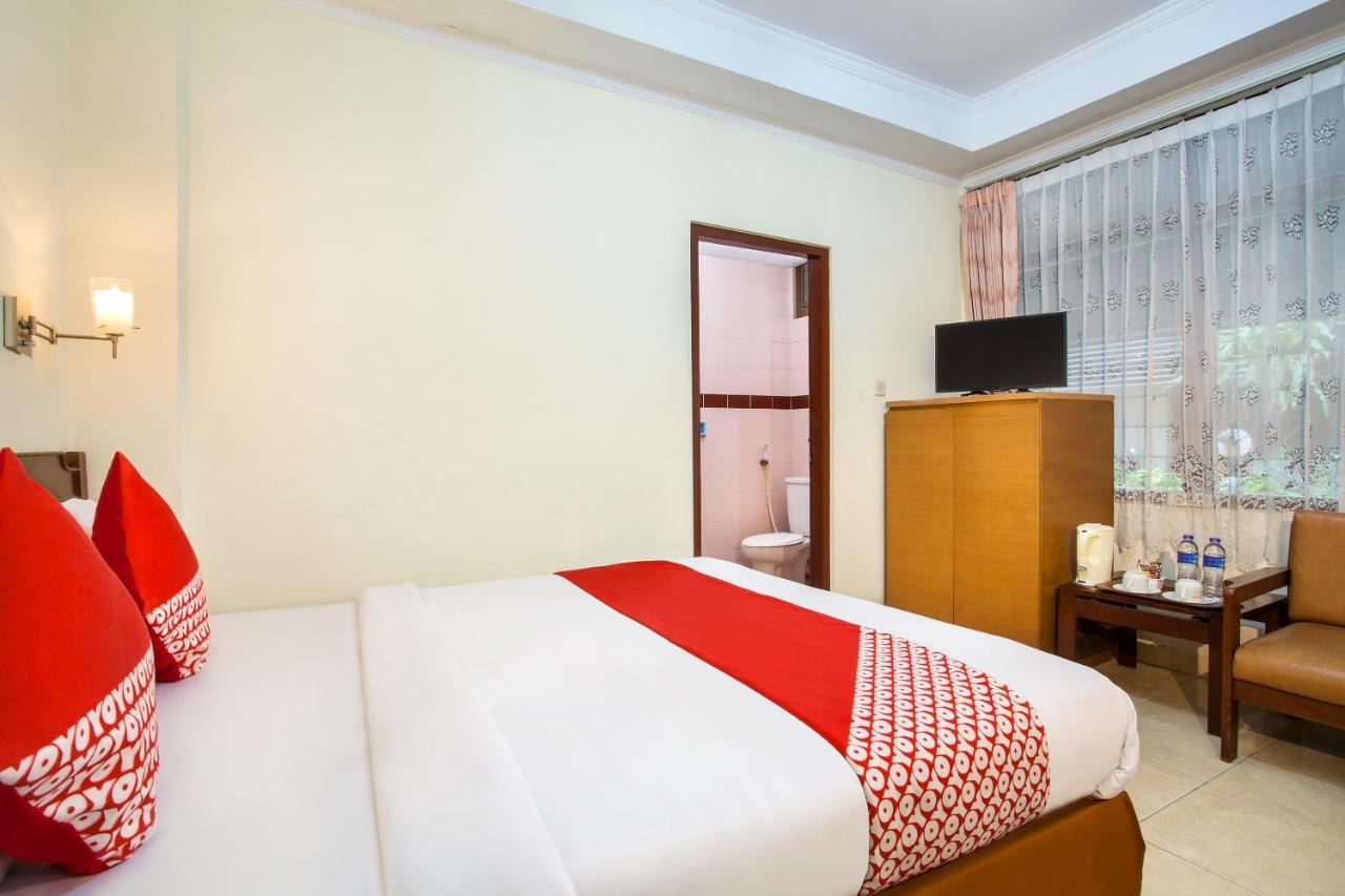 Oyo 108 Hotel Surya Jakarta Exterior photo