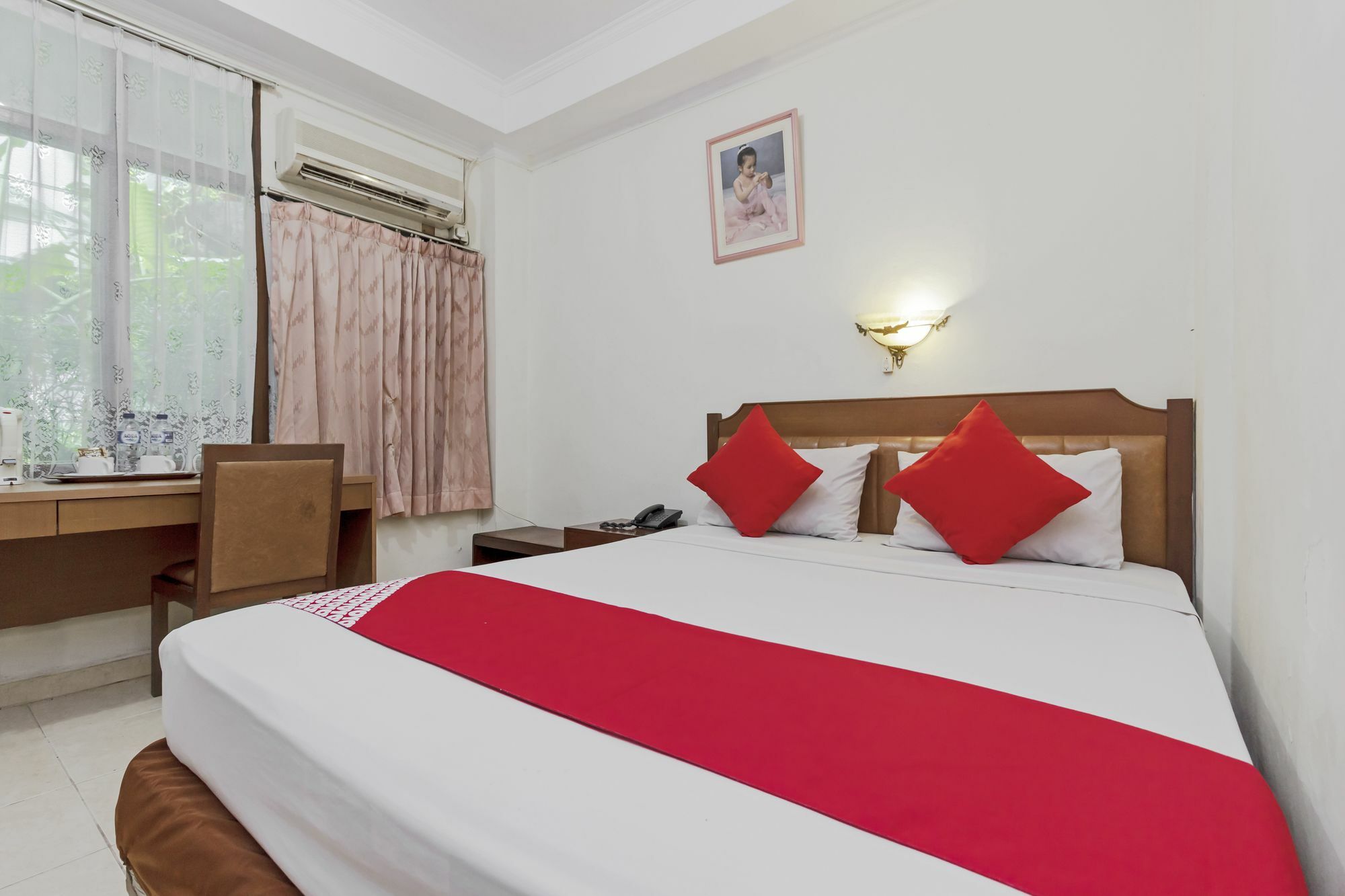 Oyo 108 Hotel Surya Jakarta Exterior photo