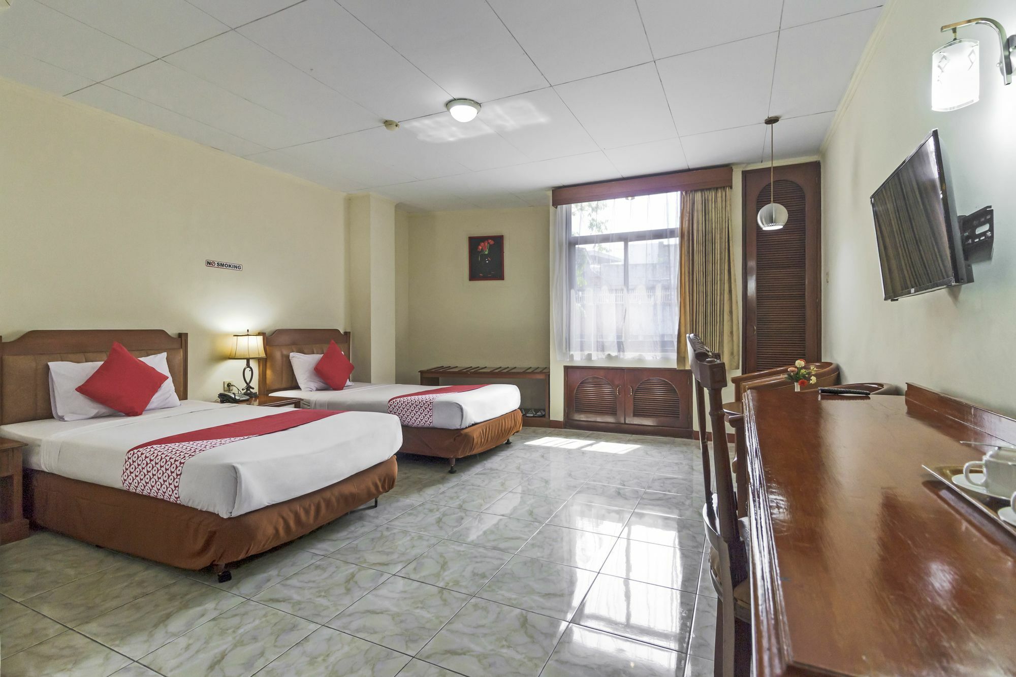 Oyo 108 Hotel Surya Jakarta Exterior photo