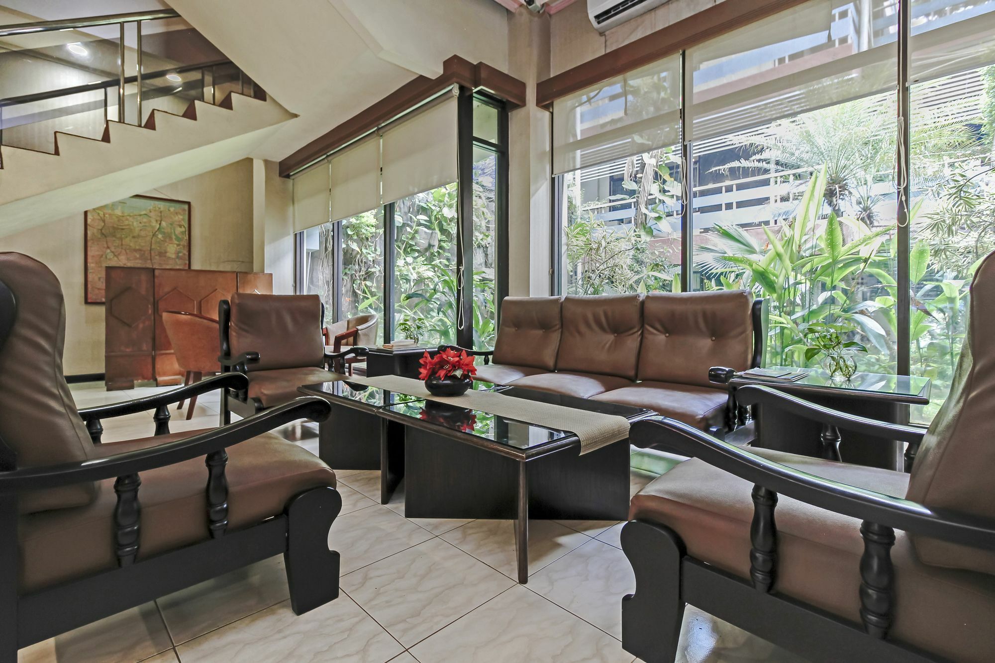 Oyo 108 Hotel Surya Jakarta Exterior photo