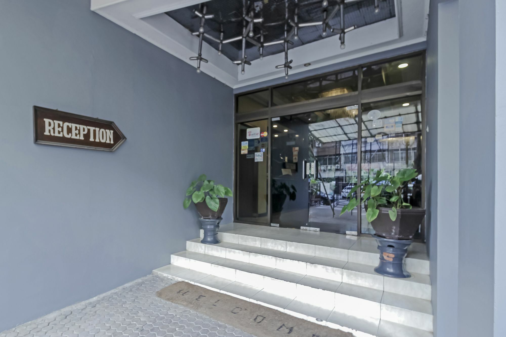 Oyo 108 Hotel Surya Jakarta Exterior photo