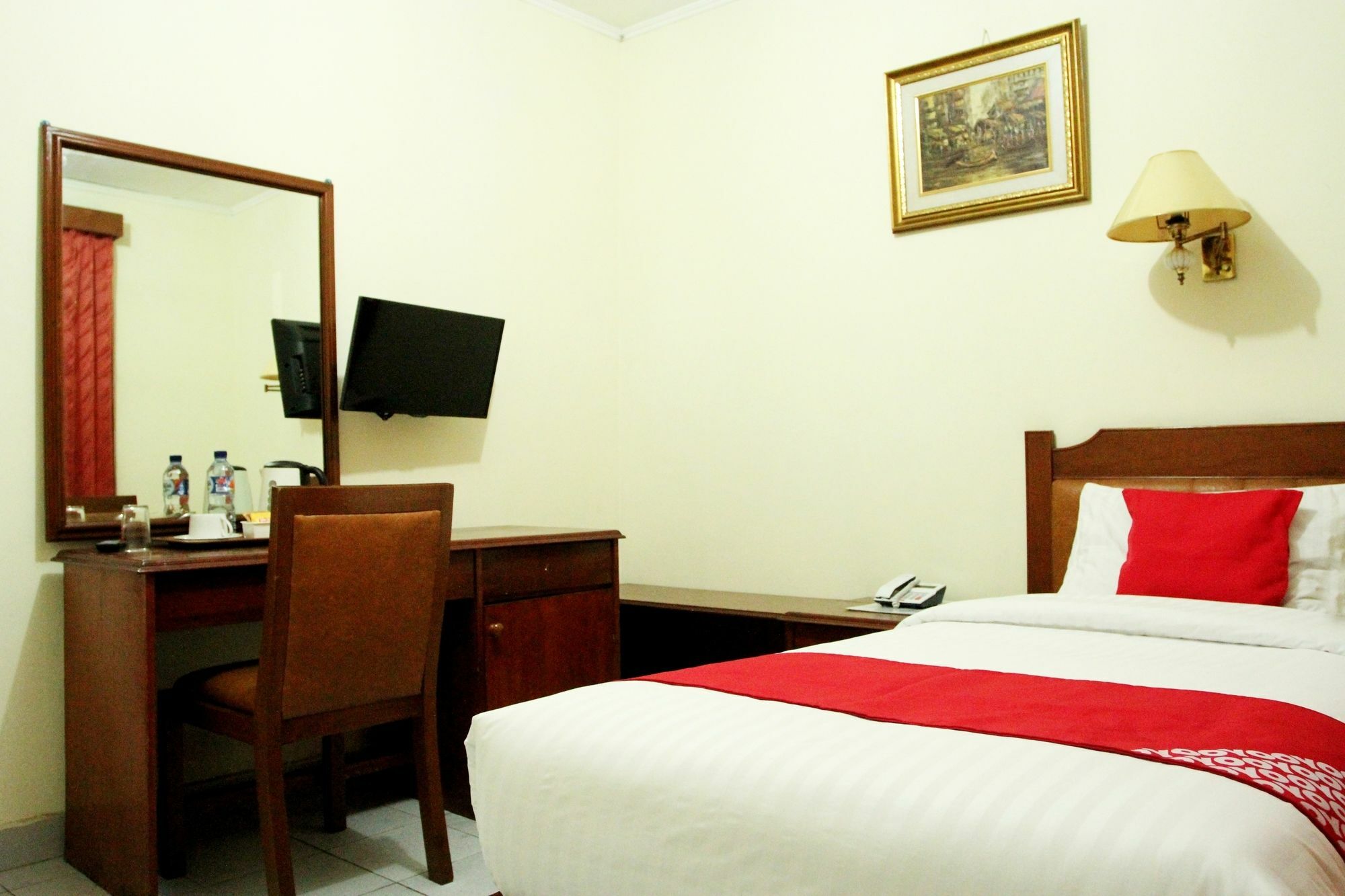 Oyo 108 Hotel Surya Jakarta Exterior photo
