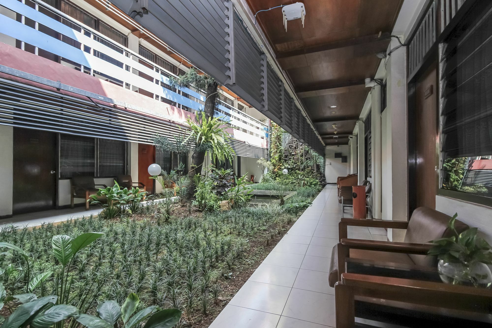 Oyo 108 Hotel Surya Jakarta Exterior photo