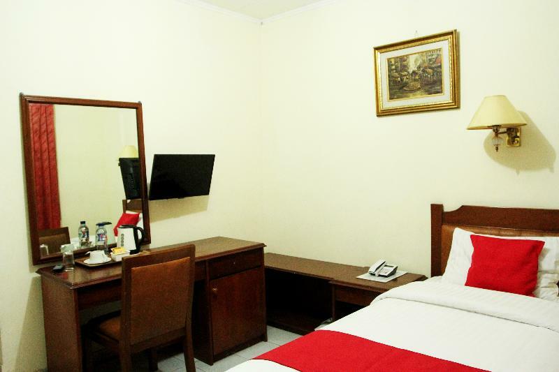 Oyo 108 Hotel Surya Jakarta Exterior photo