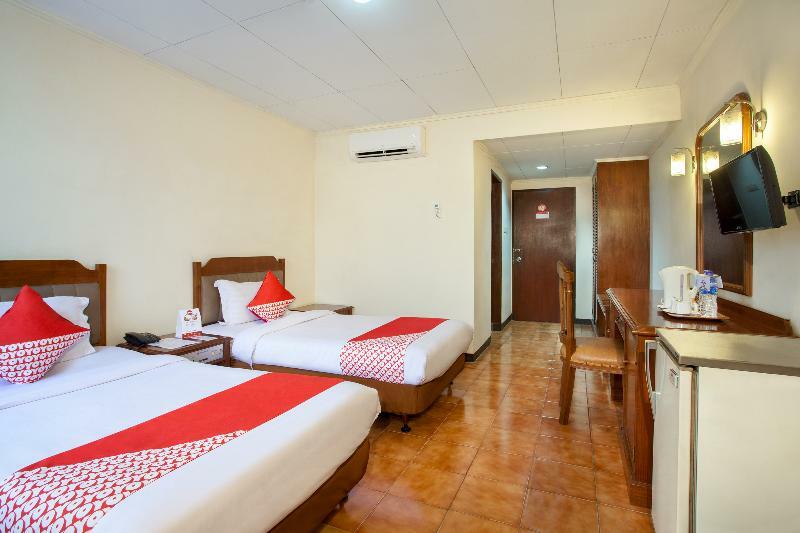 Oyo 108 Hotel Surya Jakarta Exterior photo